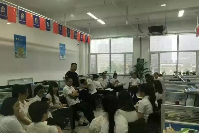 家人們開(kāi)展學(xué)習(xí)探討活動(dòng)。 